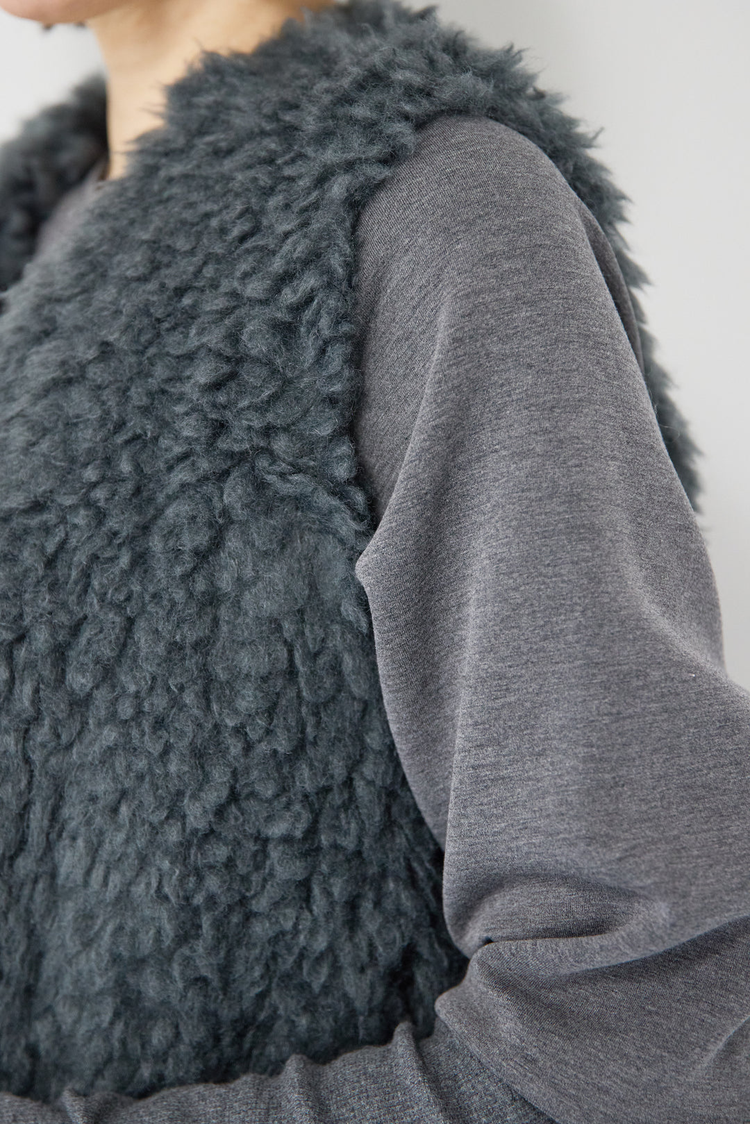 カーリーファーショートベスト