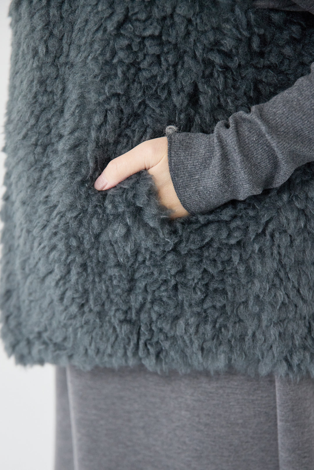 [SET]バックジップソフトダンボールワンピース+カーリーファーショートベスト(2set)