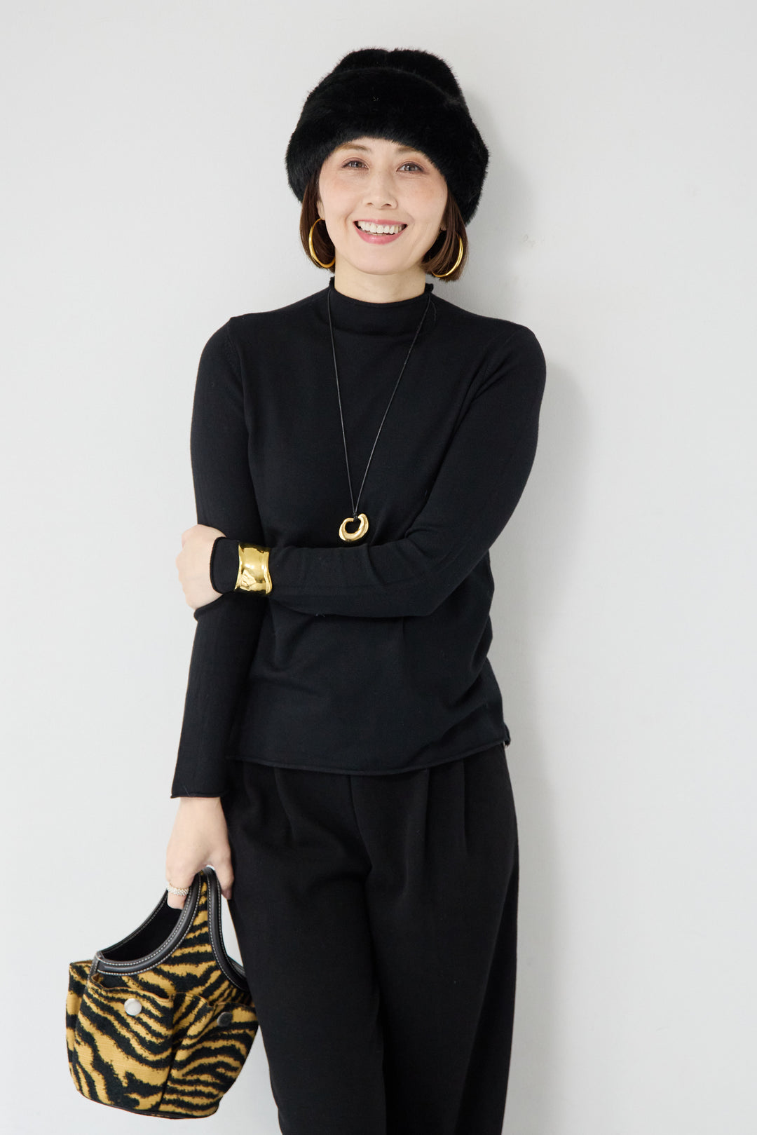 ロールエッジタートルニット