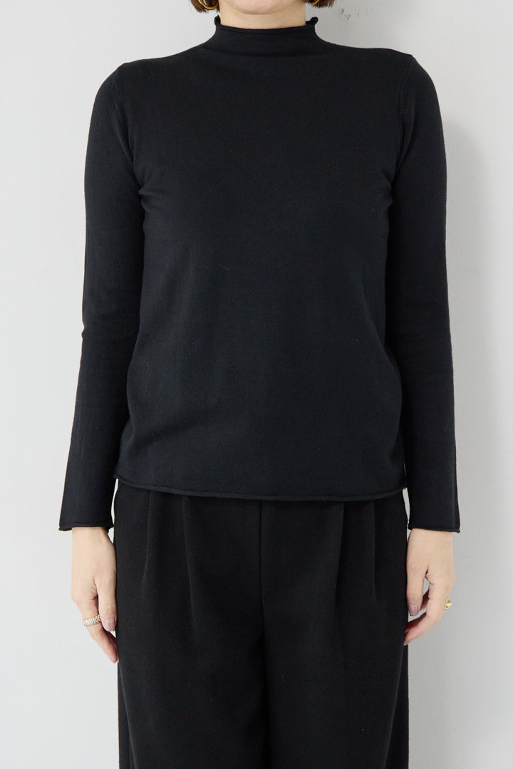 ロールエッジタートルニット