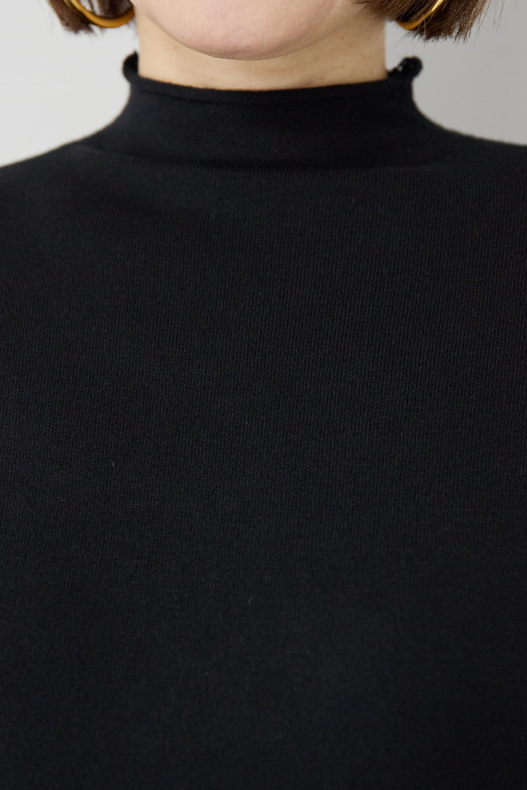 ロールエッジタートルニット