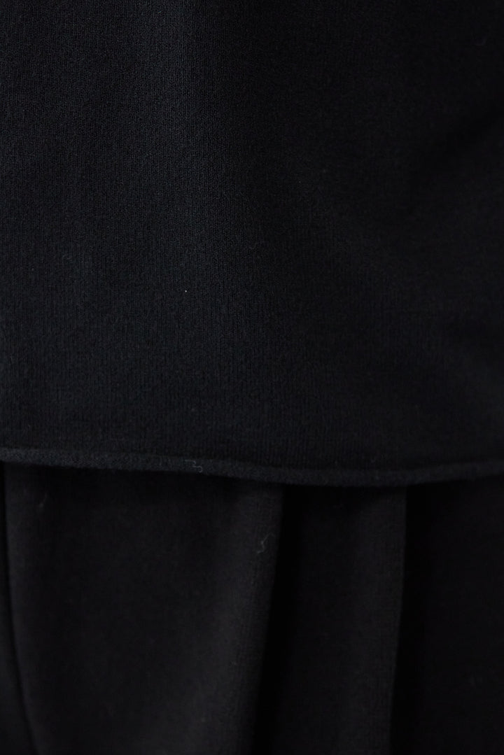 ロールエッジタートルニット