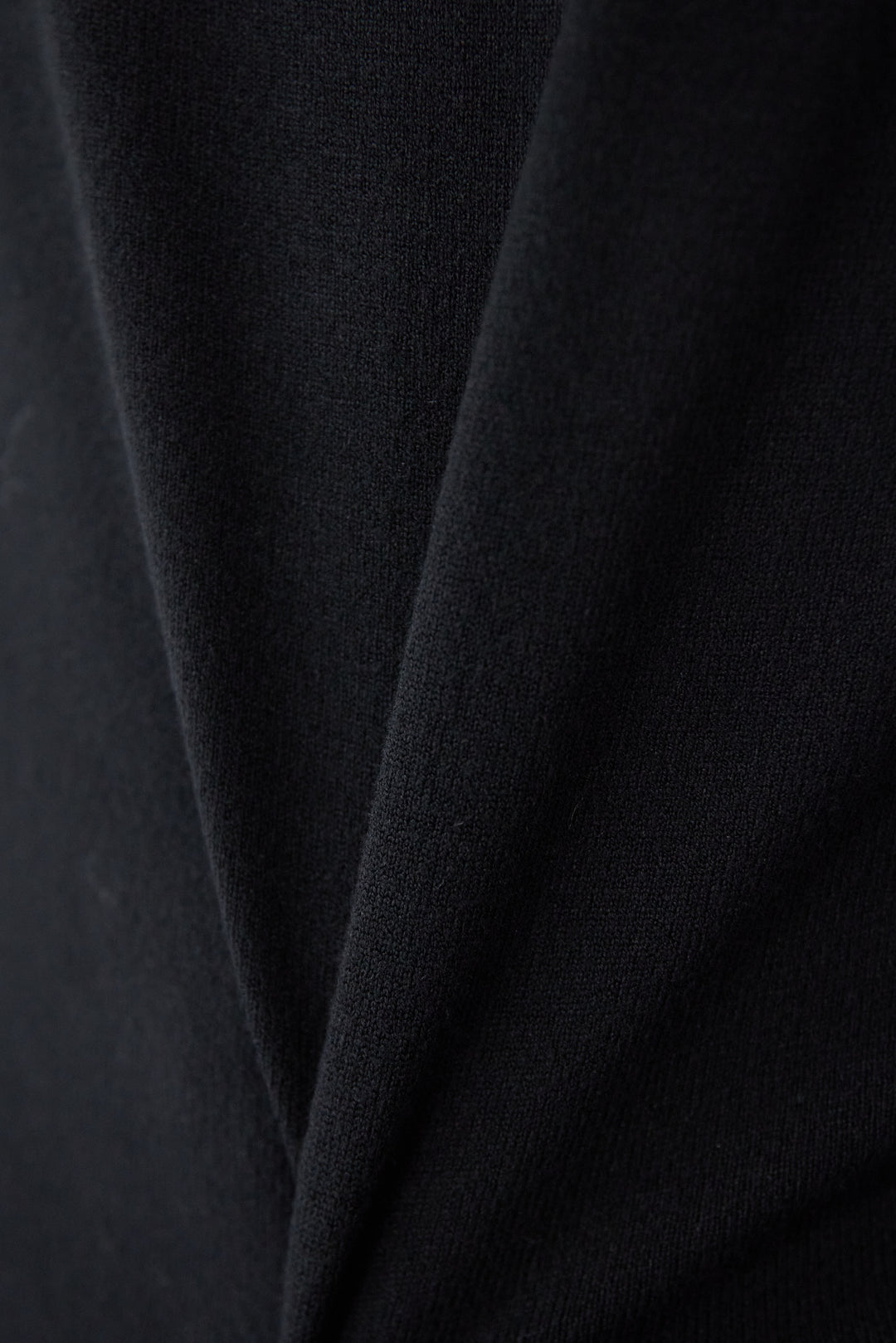 ロールエッジタートルニット