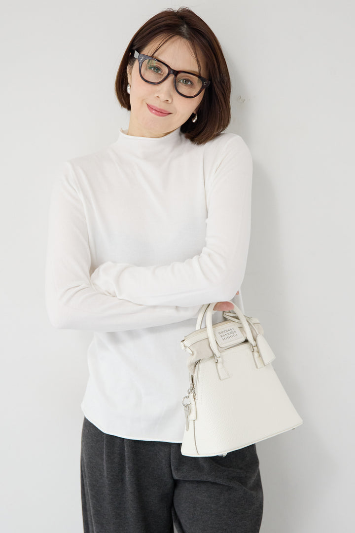 ロールエッジタートルニット