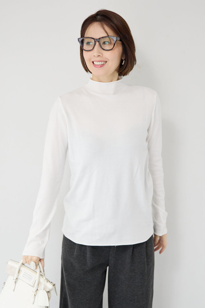 ロールエッジタートルニット