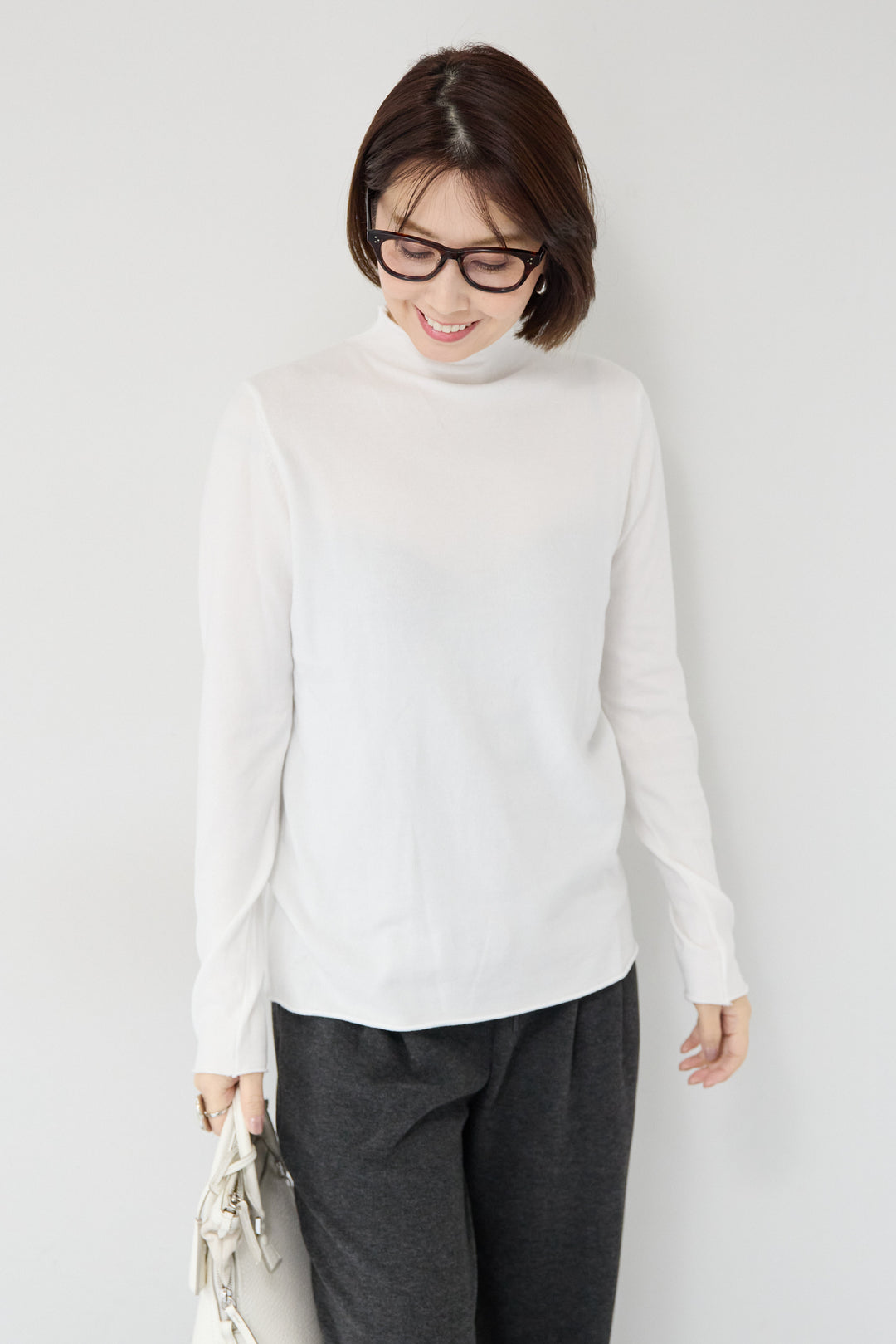 ロールエッジタートルニット