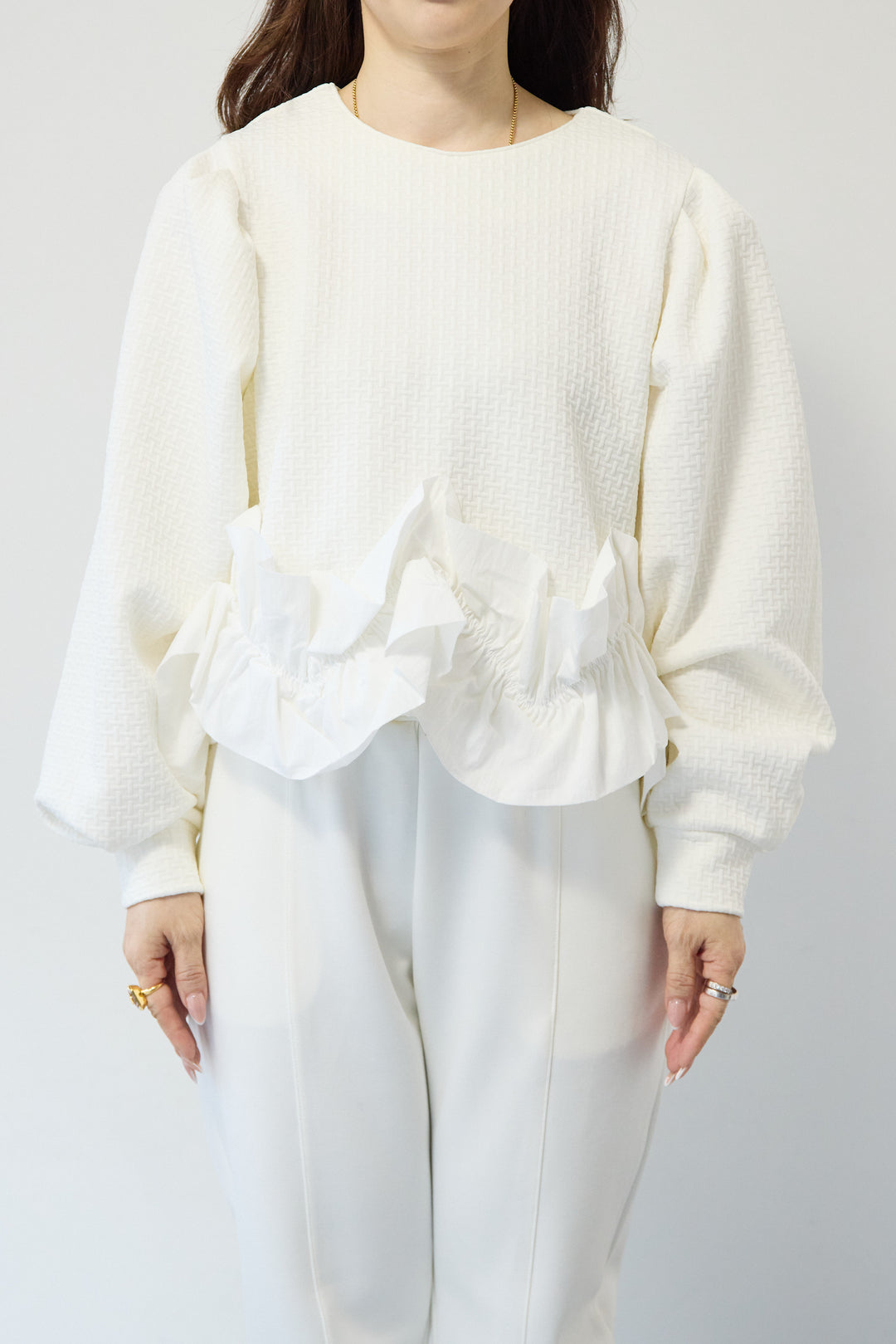 ふくれジャガードフリルヘムプルオーバー