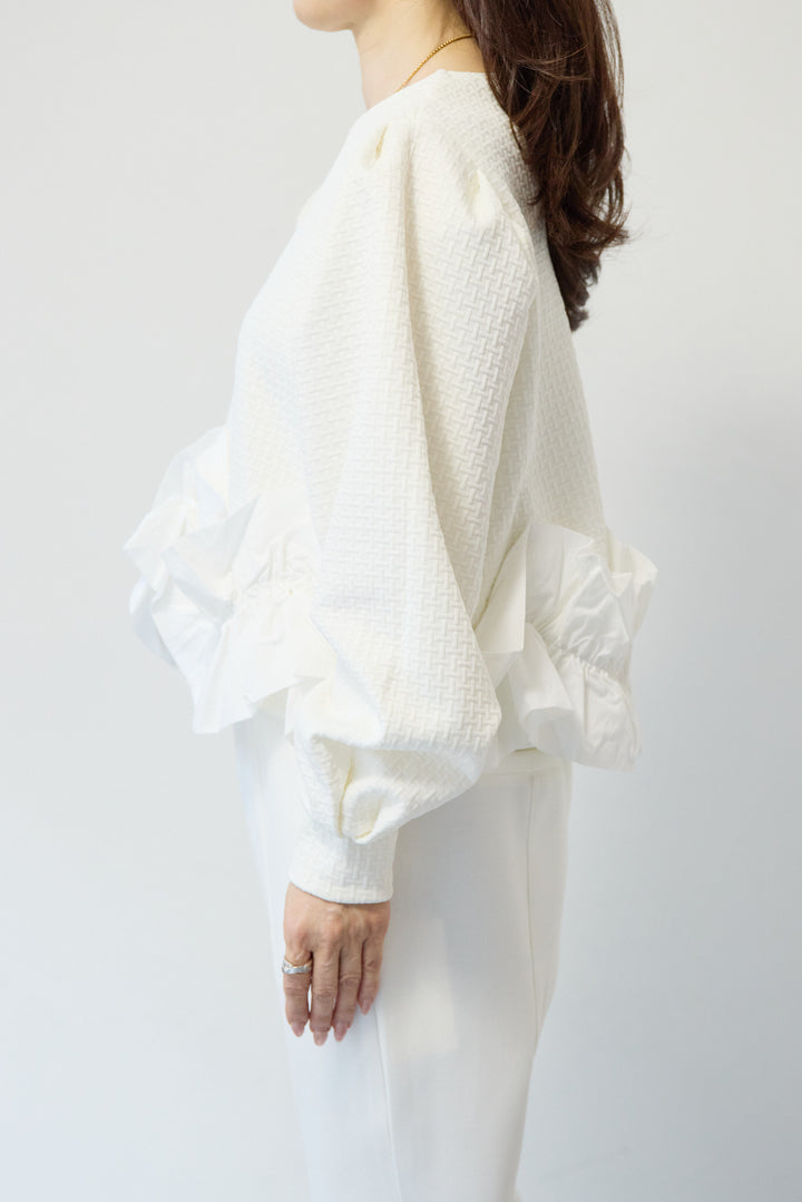 ふくれジャガードフリルヘムプルオーバー