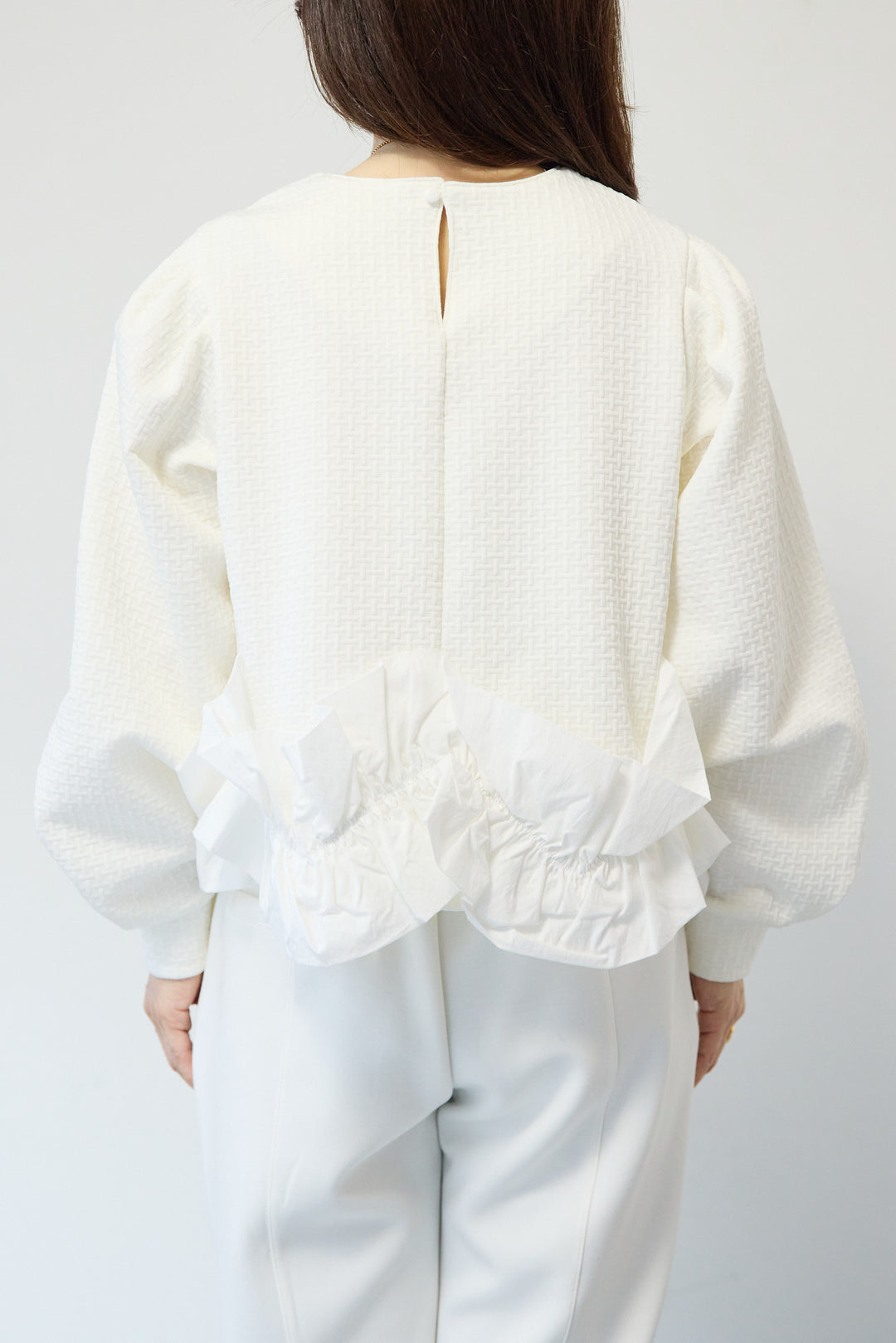 ふくれジャガードフリルヘムプルオーバー