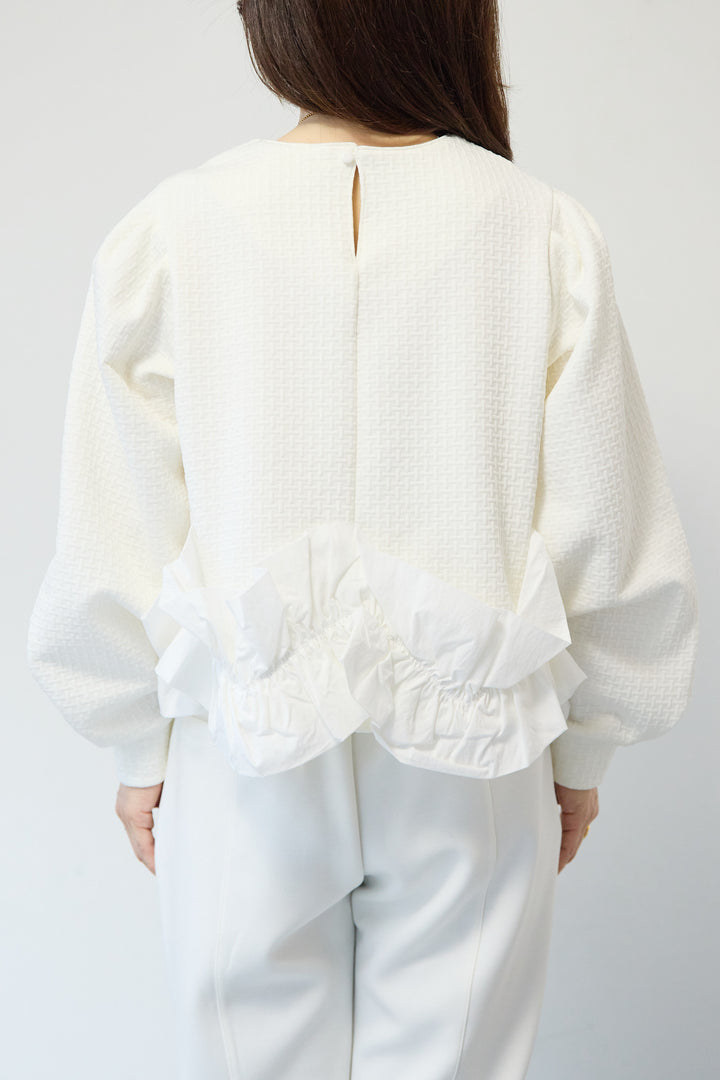 ふくれジャガードフリルヘムプルオーバー