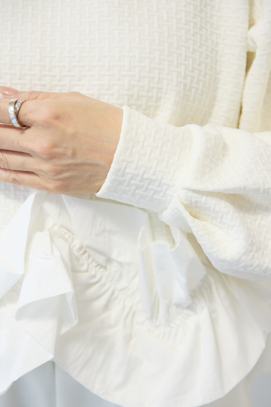 [SET]ふくれジャガードフリルヘムプルオーバー+【REIKOコラボ】スウェット起毛ジョガーパンツ(2set)