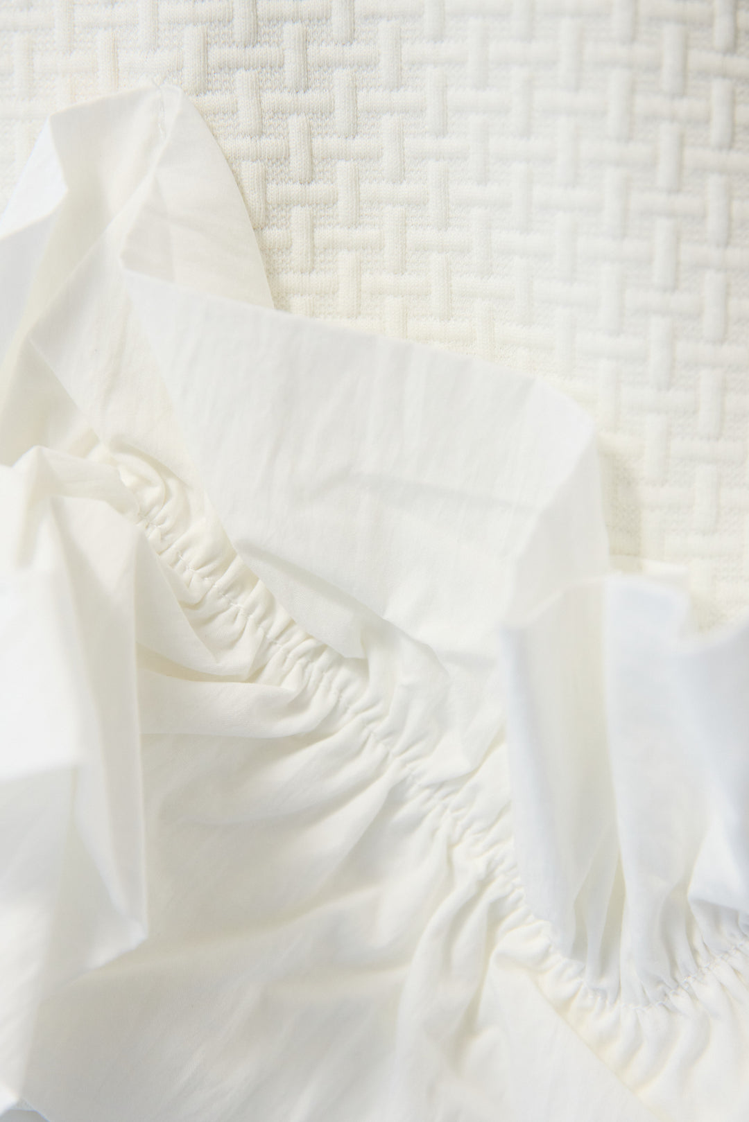 ふくれジャガードフリルヘムプルオーバー