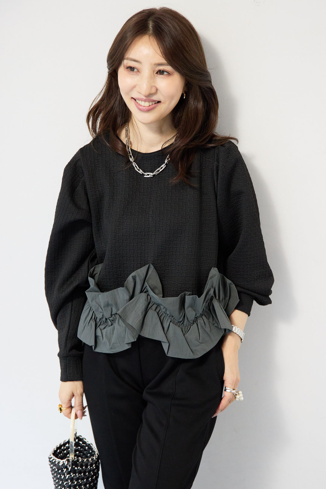 ふくれジャガードフリルヘムプルオーバー