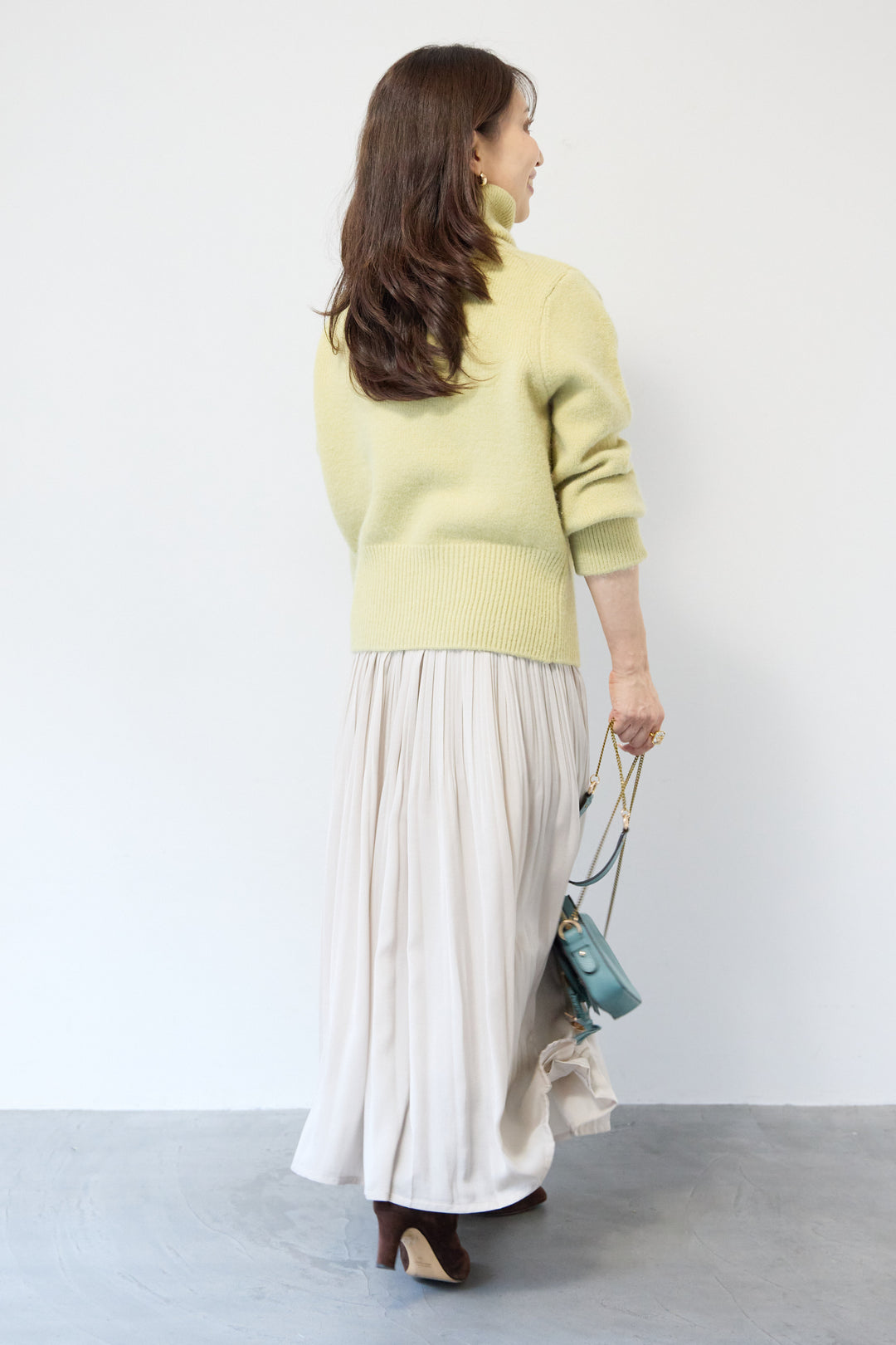 ライトウォームタートルネックニット