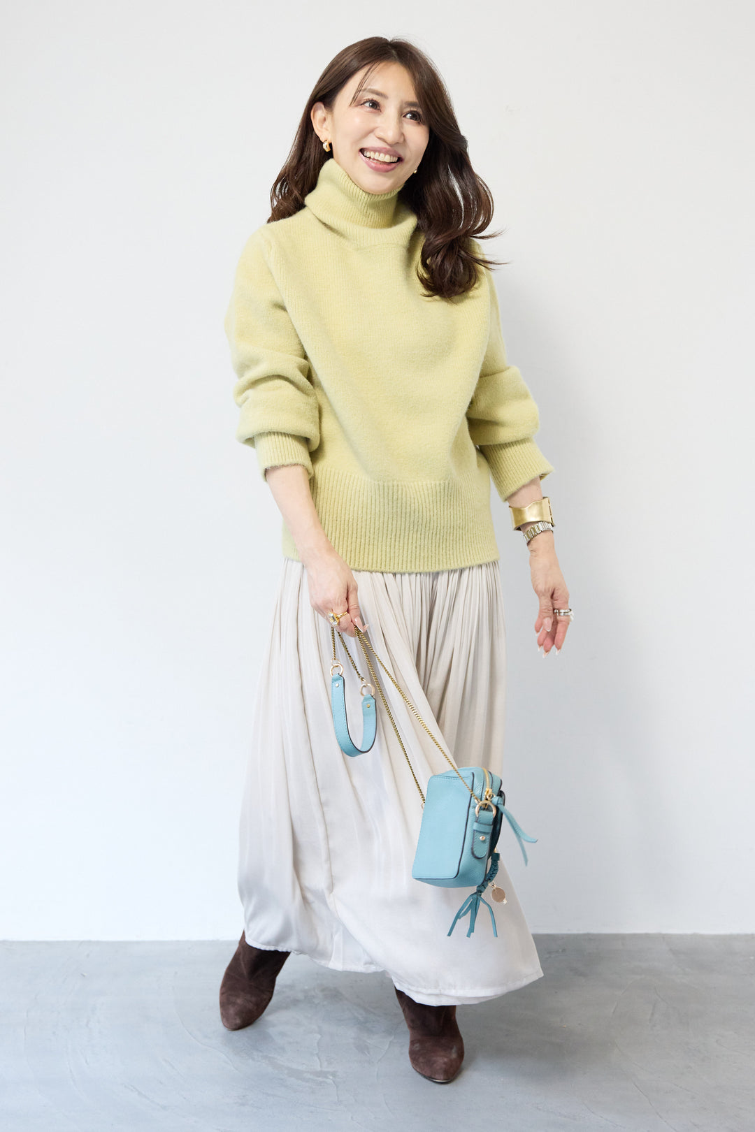 ライトウォームタートルネックニット