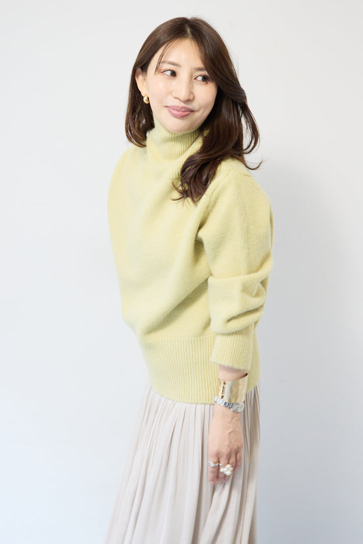 ライトウォームタートルネックニット