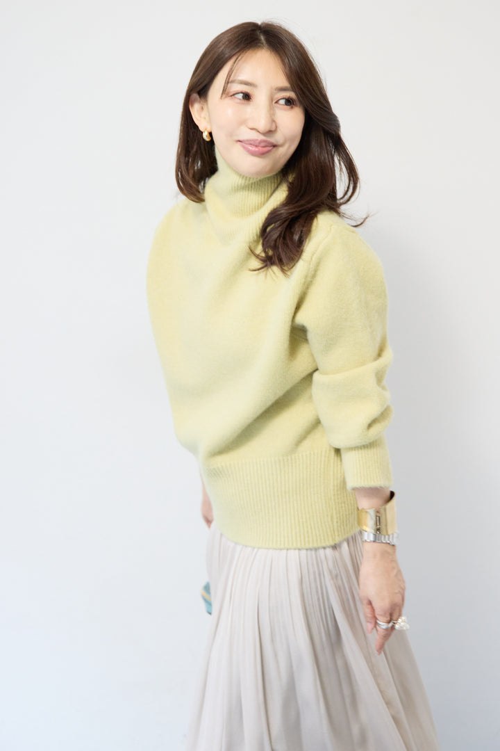 ライトウォームタートルネックニット