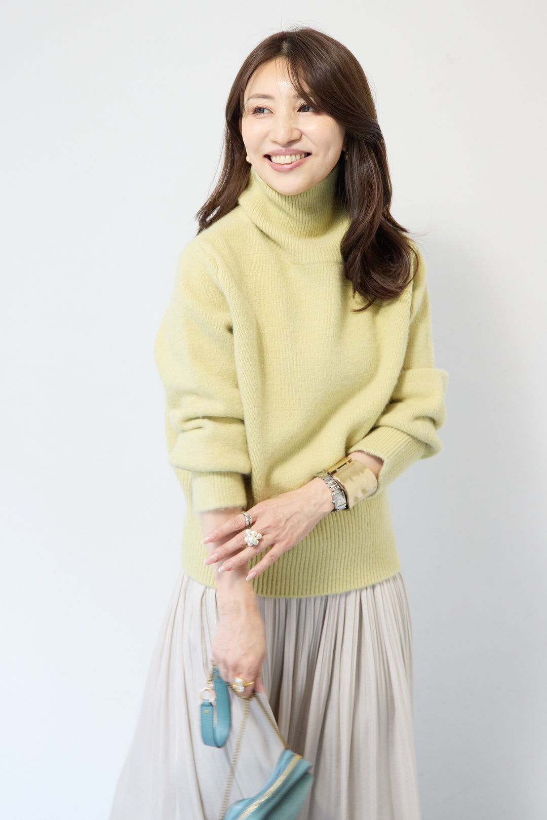 ライトウォームタートルネックニット