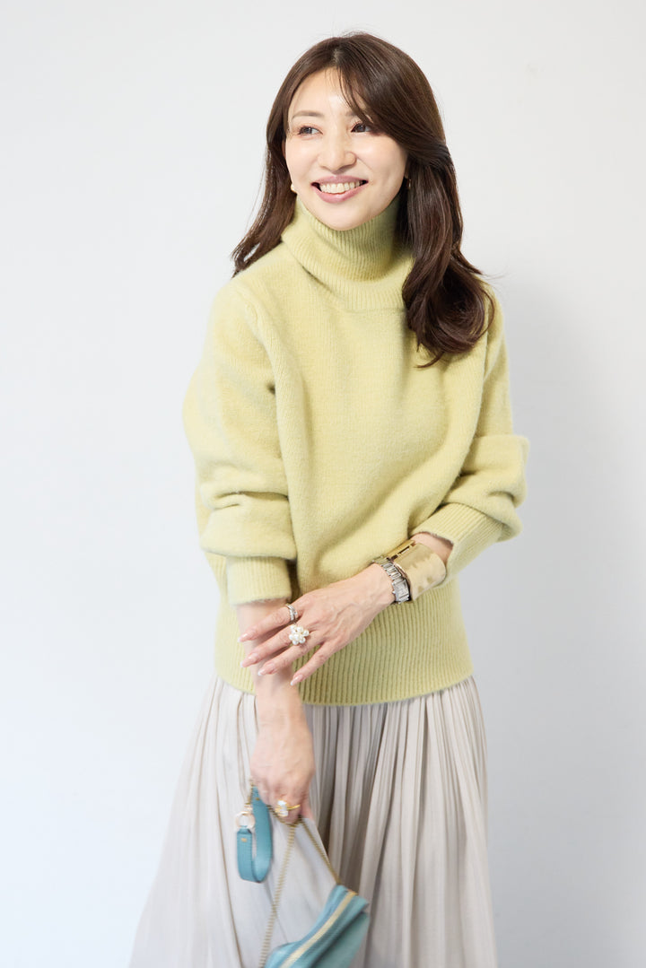 ライトウォームタートルネックニット