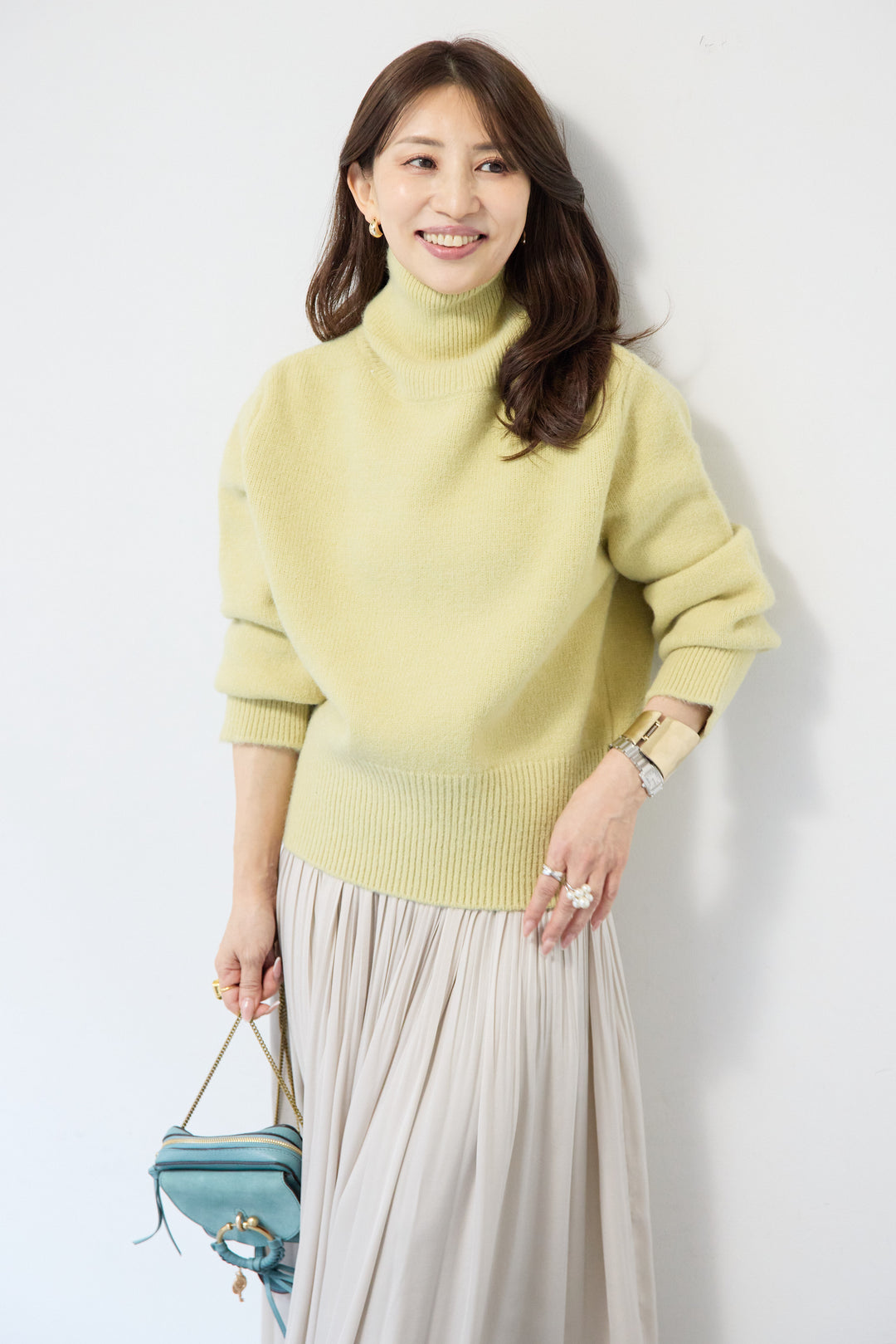 ライトウォームタートルネックニット