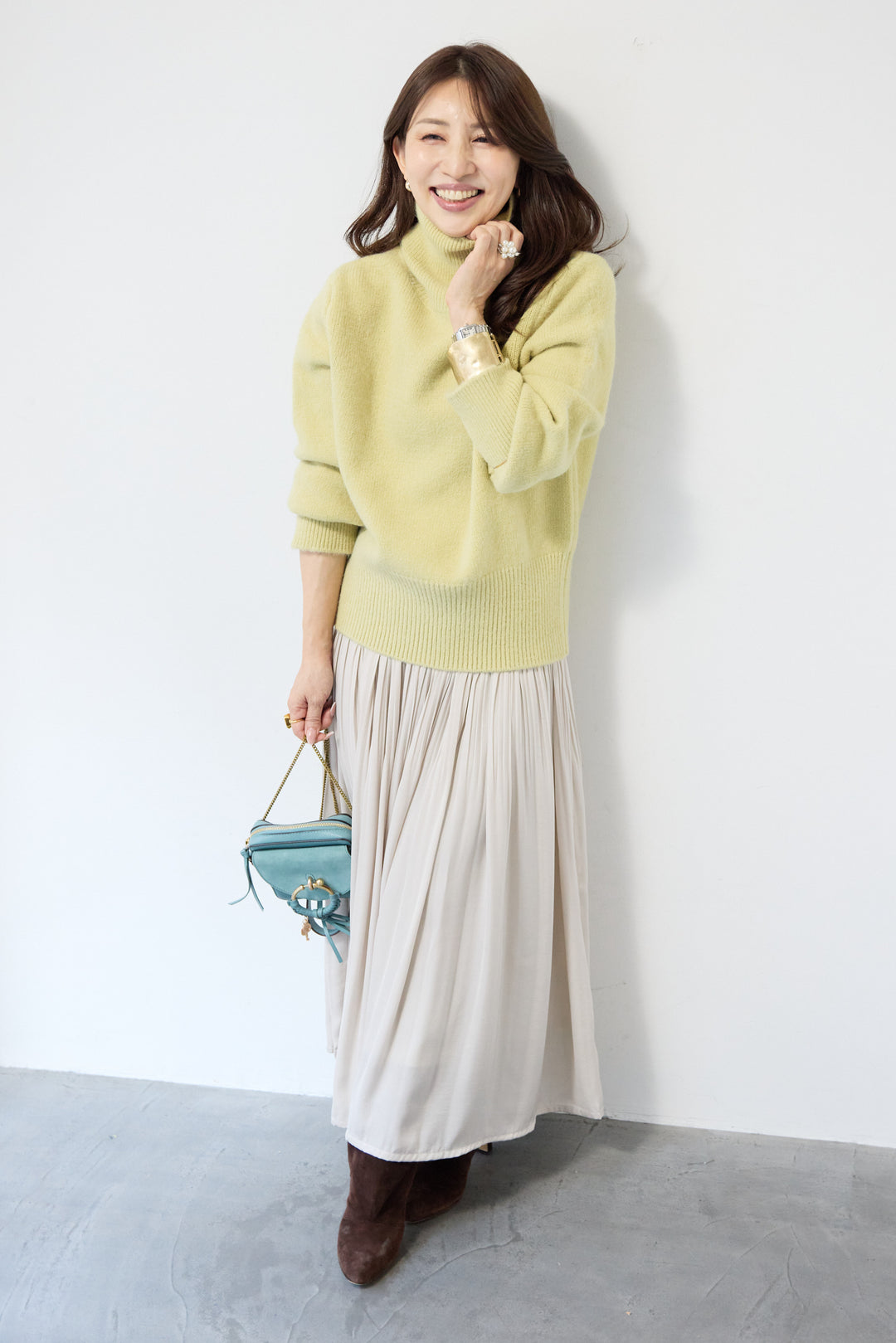 ライトウォームタートルネックニット