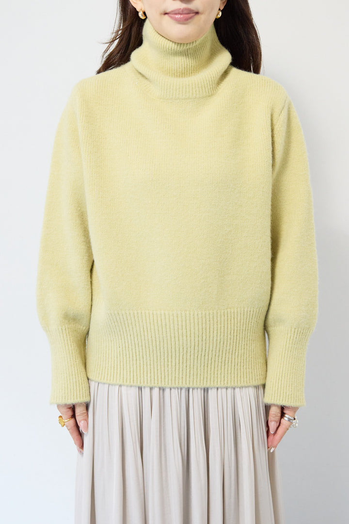 ライトウォームタートルネックニット