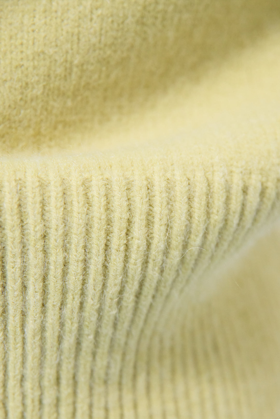 ライトウォームタートルネックニット