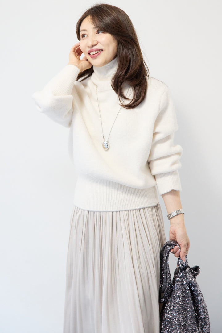 ライトウォームタートルネックニット