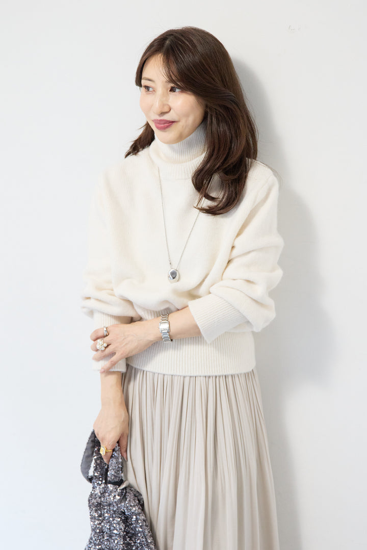 ライトウォームタートルネックニット