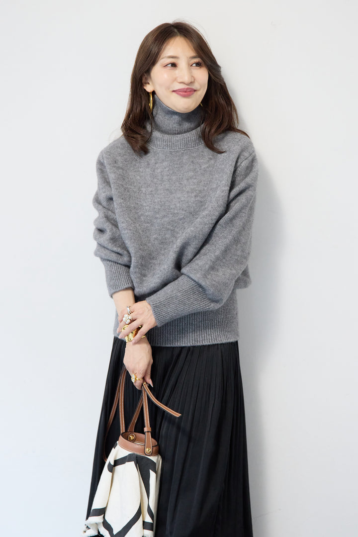 ライトウォームタートルネックニット