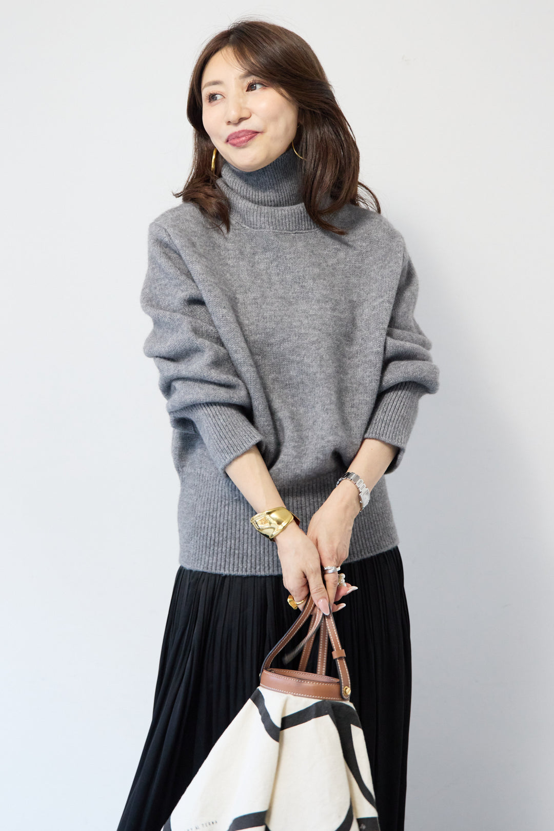 ライトウォームタートルネックニット