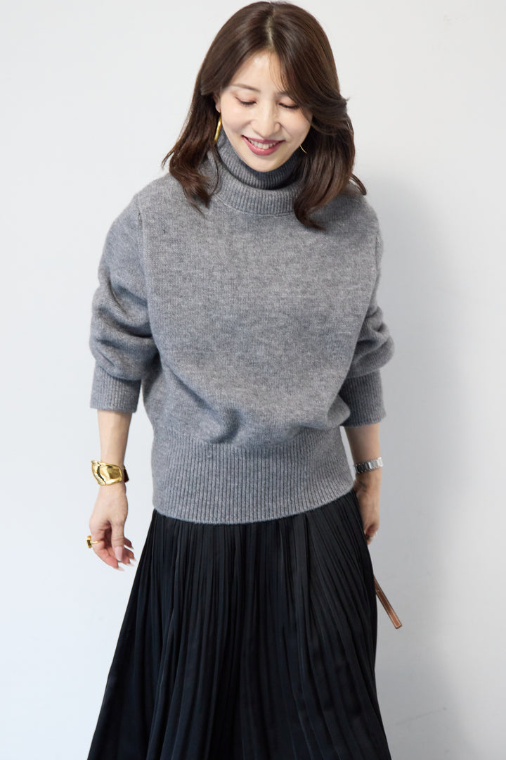 ライトウォームタートルネックニット