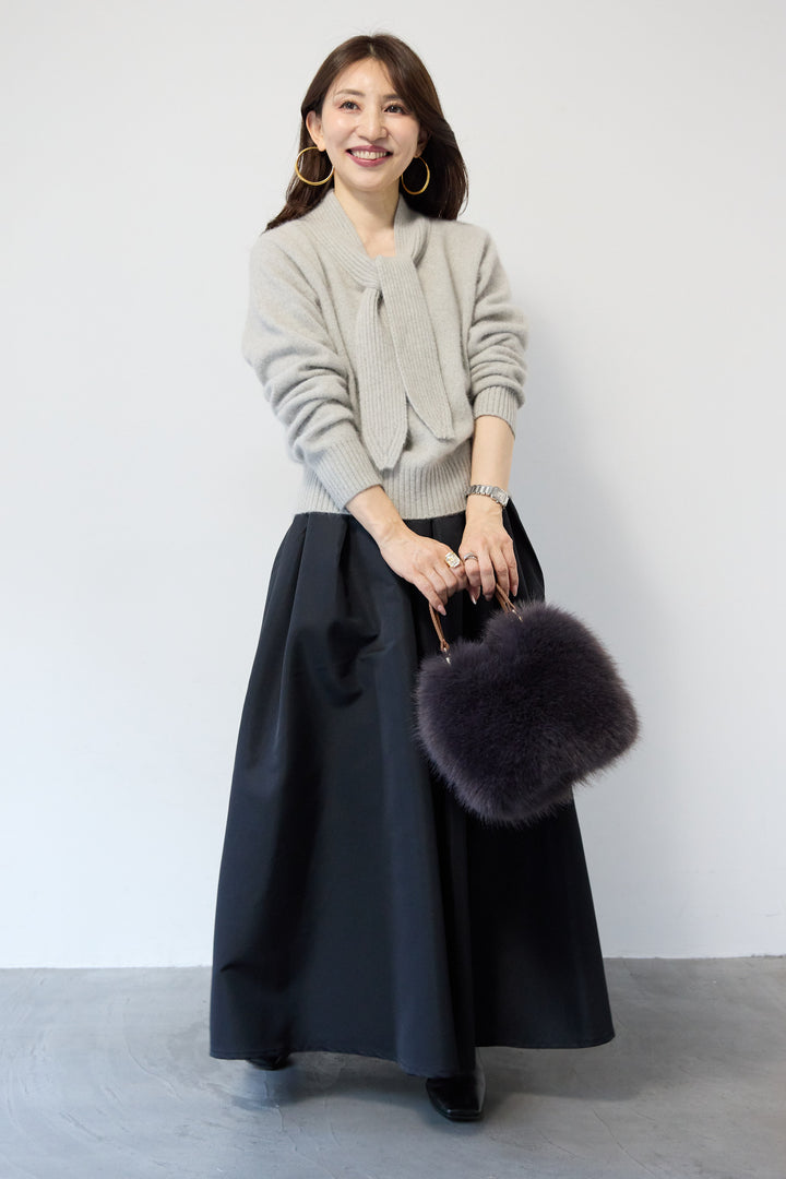 【ウール・ラクーン混】スカーフカラーミドルゲージニット