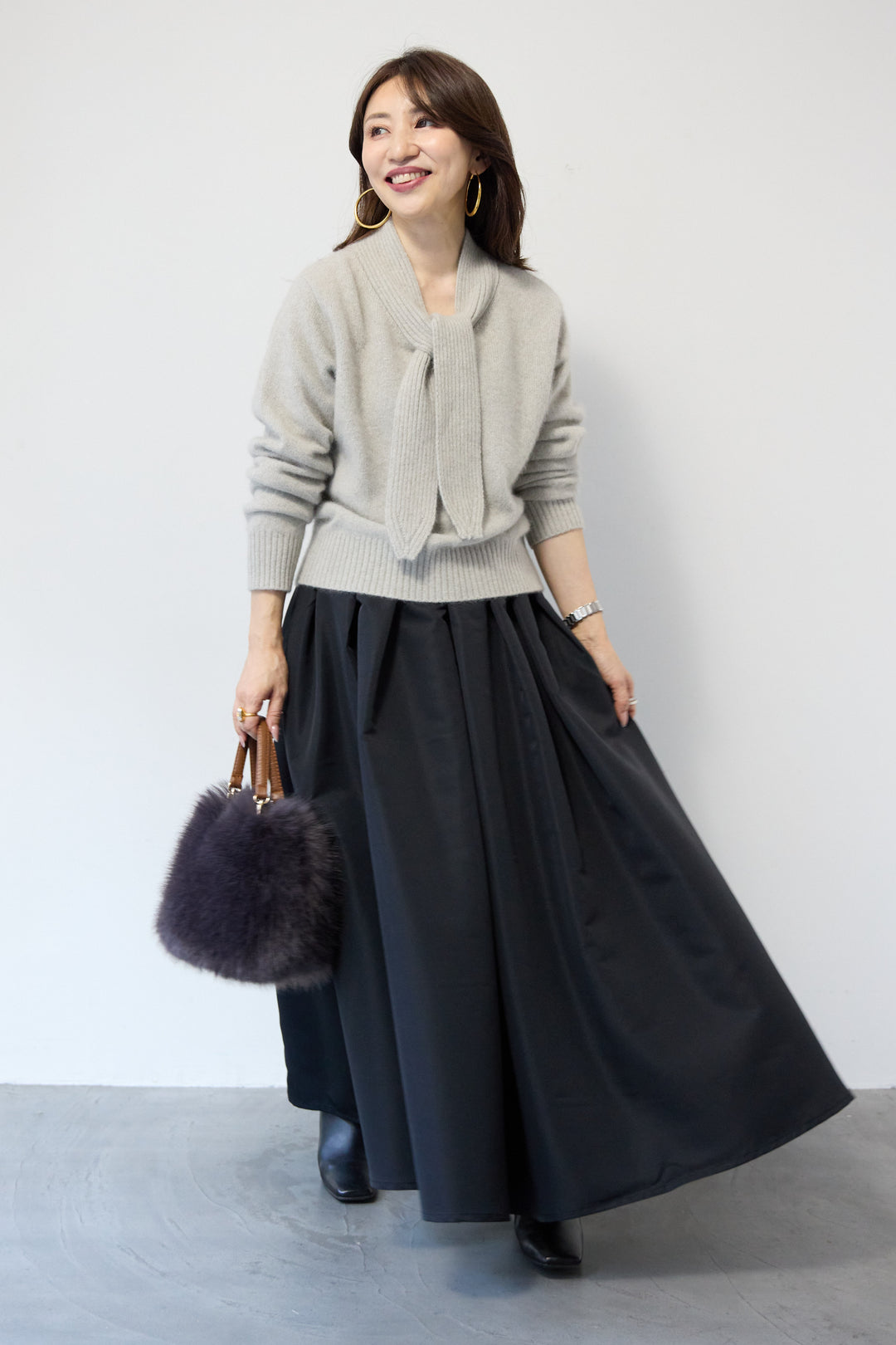 【ウール・ラクーン混】スカーフカラーミドルゲージニット