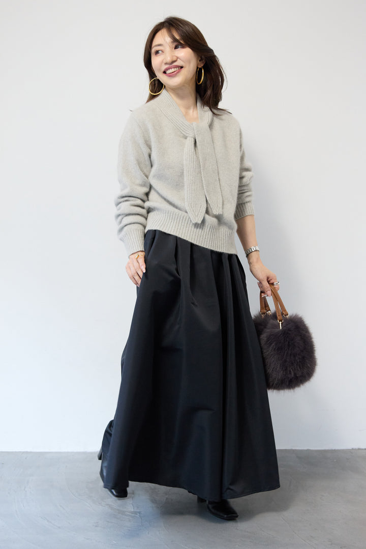 【ウール・ラクーン混】スカーフカラーミドルゲージニット