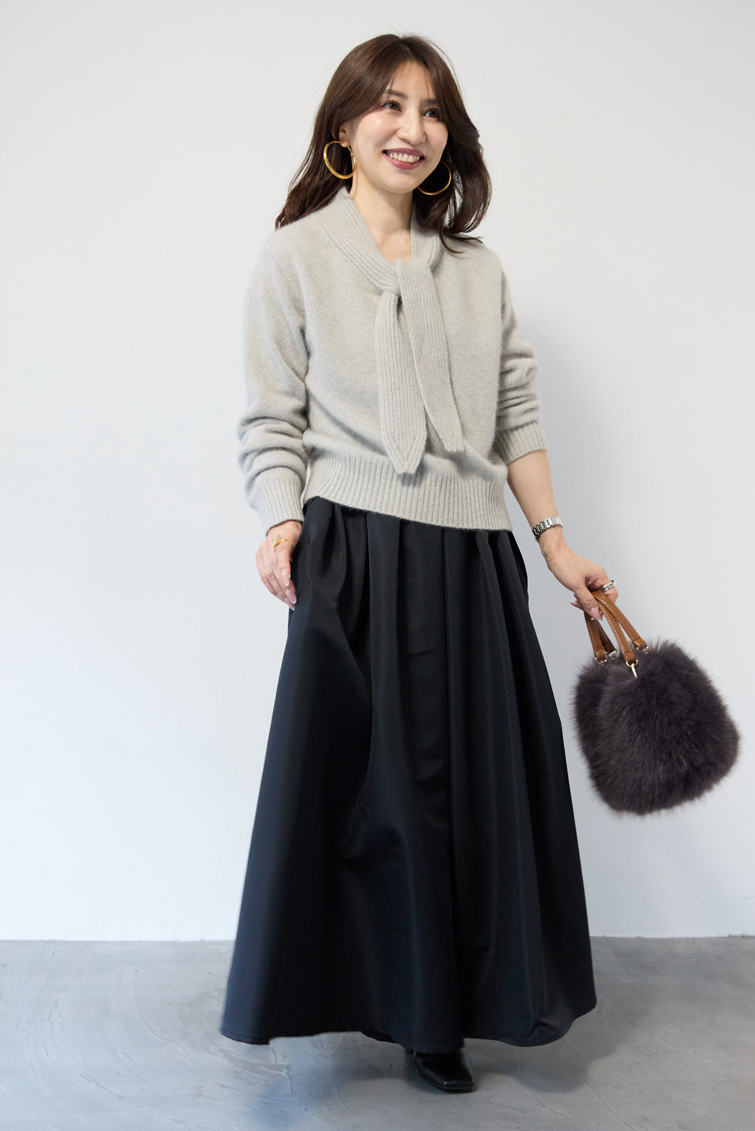 【ウール・ラクーン混】スカーフカラーミドルゲージニット