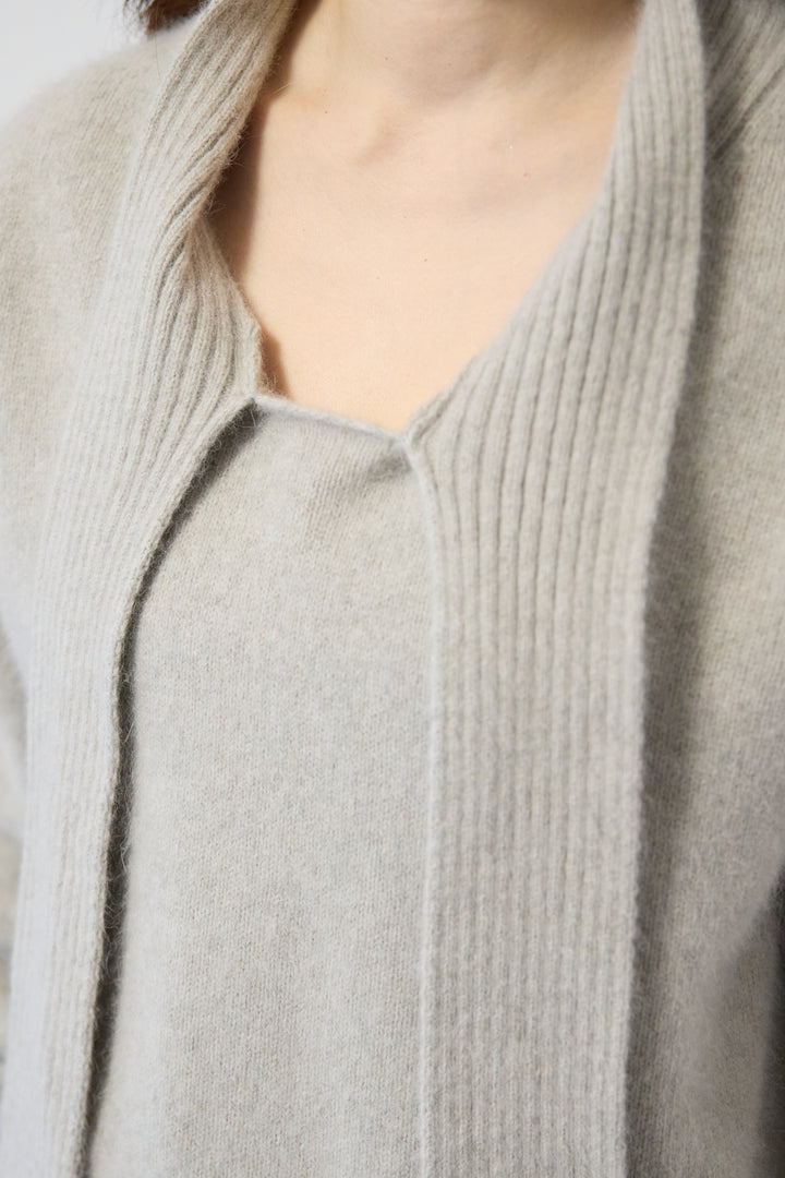 【ウール・ラクーン混】スカーフカラーミドルゲージニット