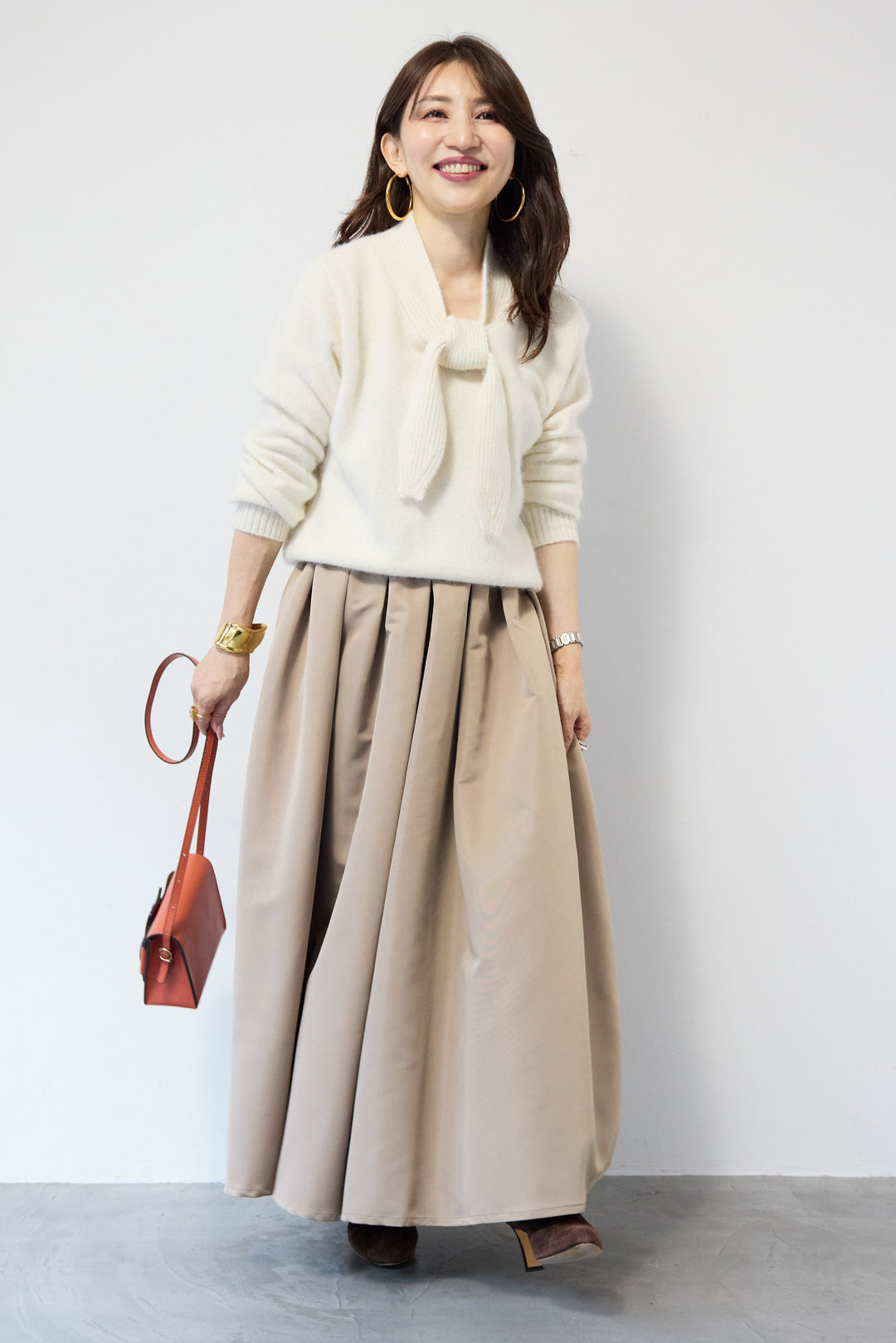 【ウール・ラクーン混】スカーフカラーミドルゲージニット