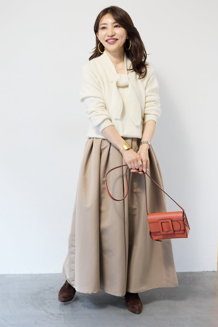 【ウール・ラクーン混】スカーフカラーミドルゲージニット