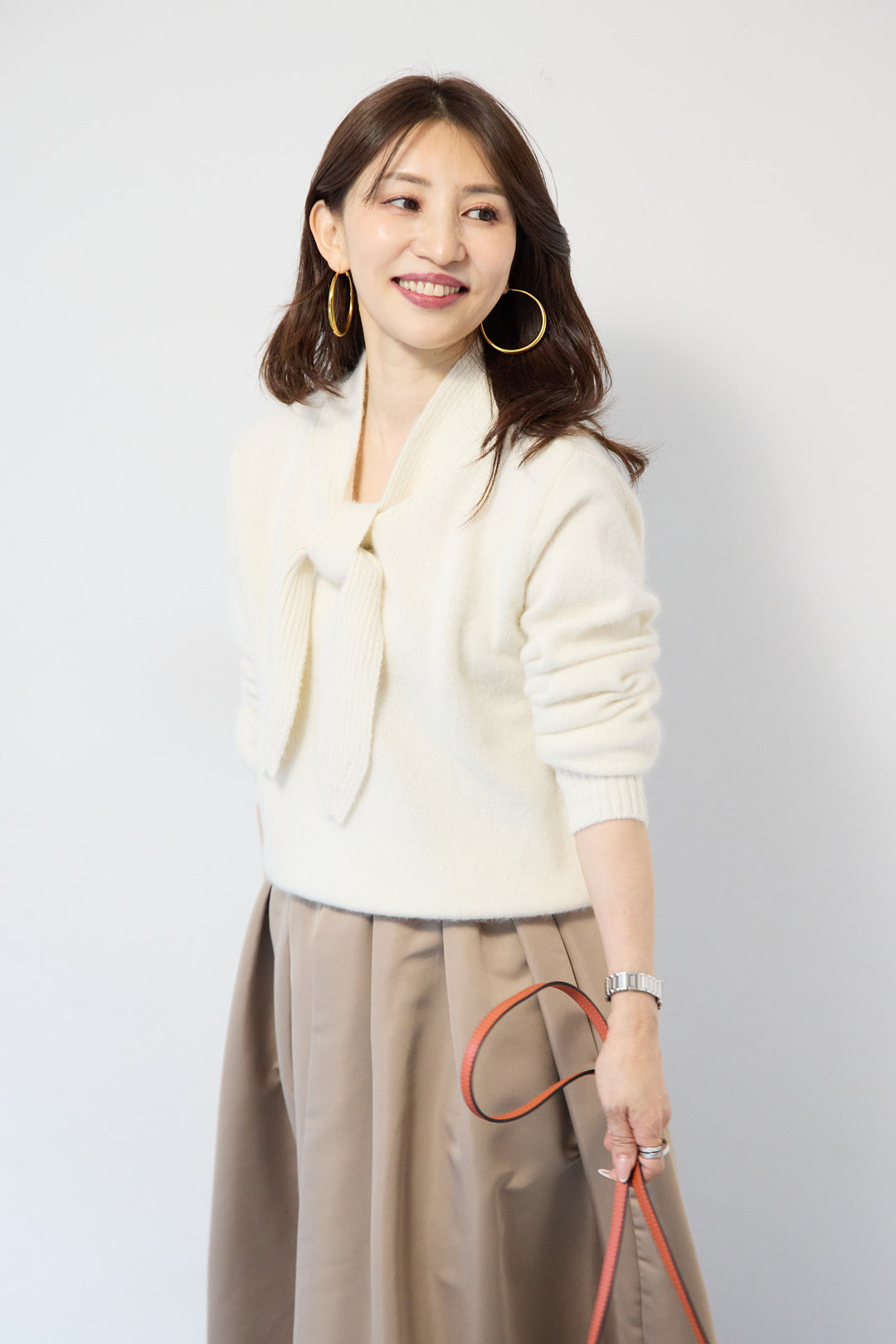 【ウール・ラクーン混】スカーフカラーミドルゲージニット