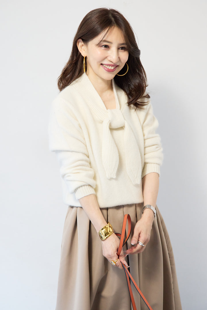 【ウール・ラクーン混】スカーフカラーミドルゲージニット