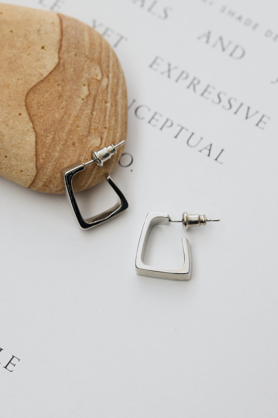 ソフトスクエアピアス