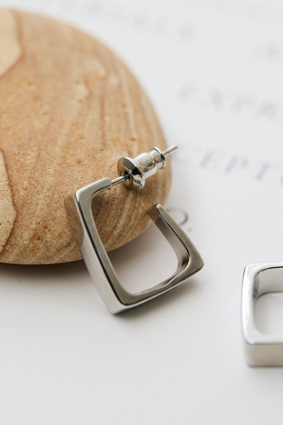 ソフトスクエアピアス