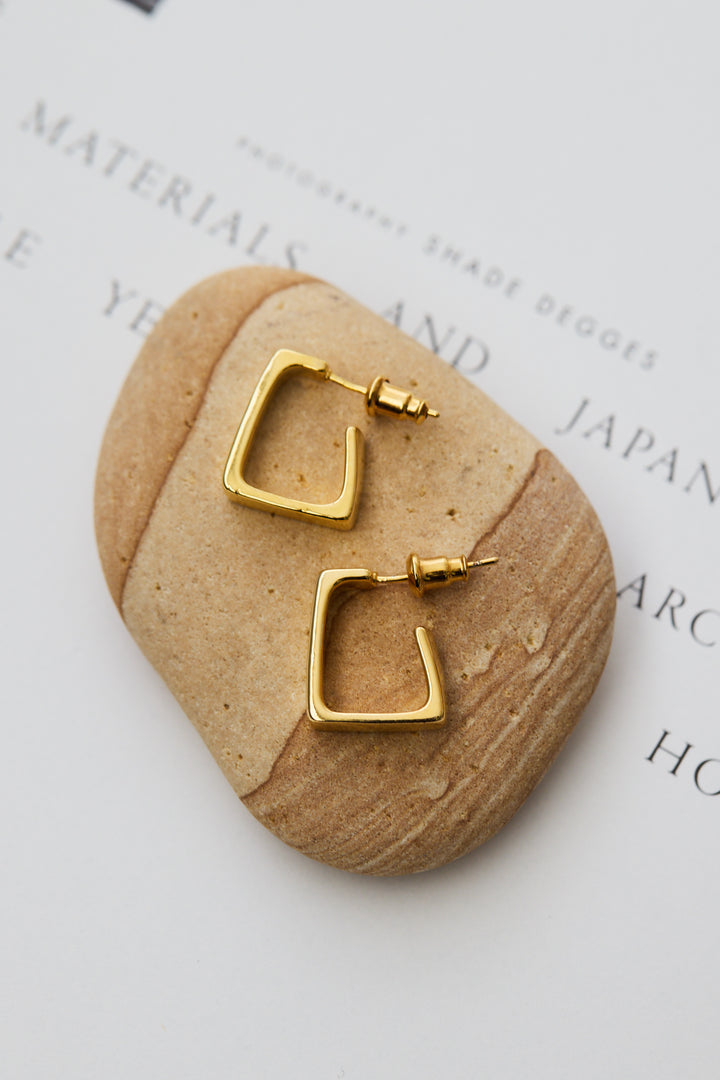 ソフトスクエアピアス