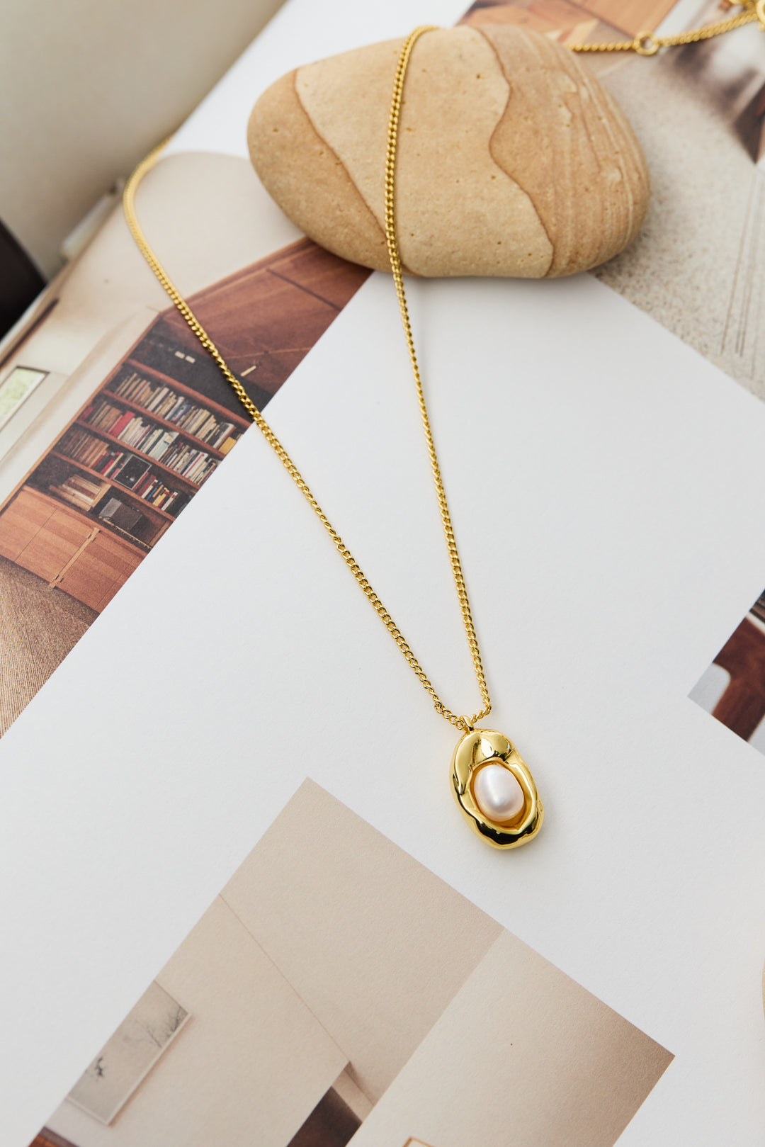 メタルプレートパールネックレス