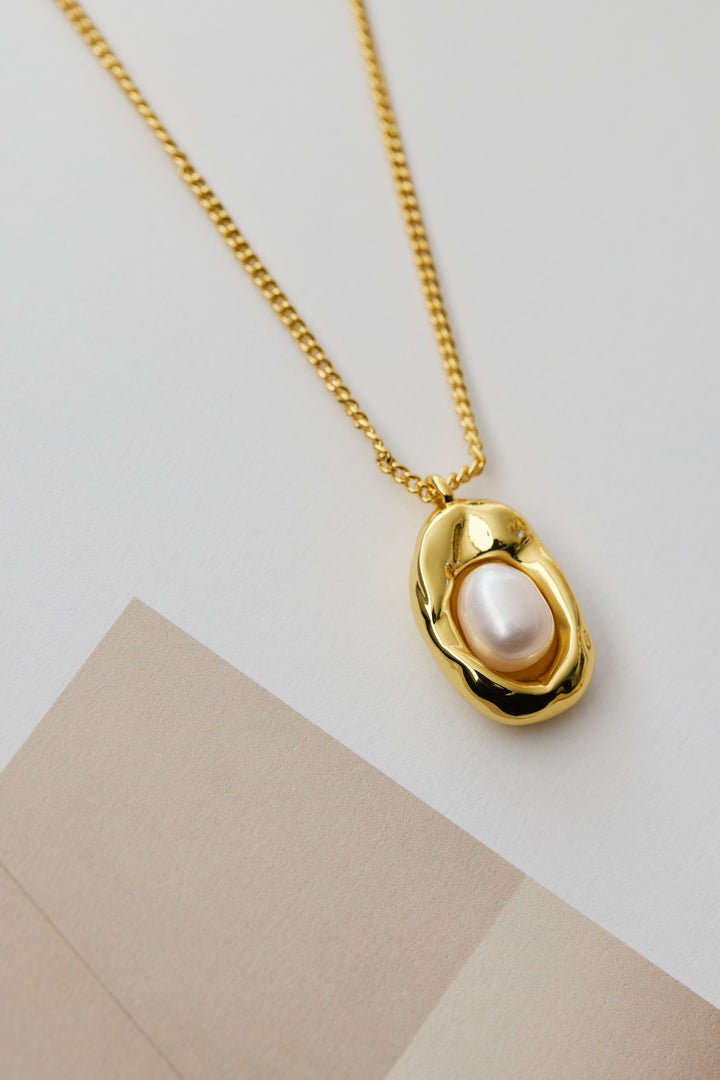 メタルプレートパールネックレス