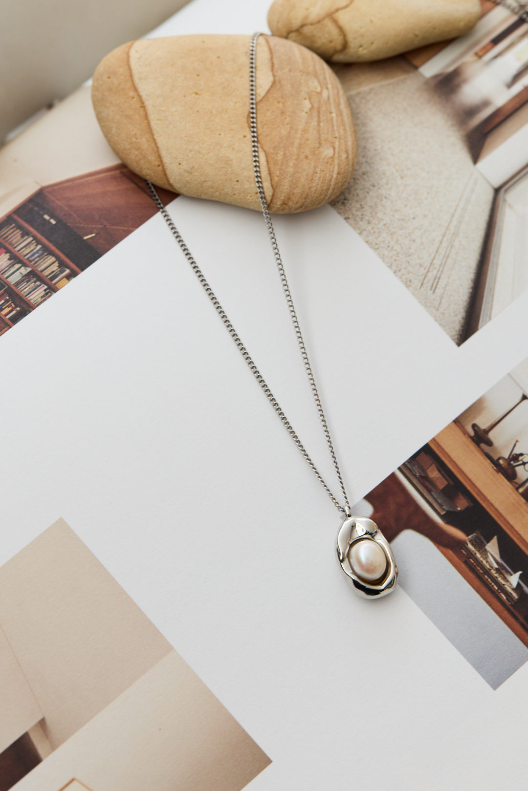 メタルプレートパールネックレス