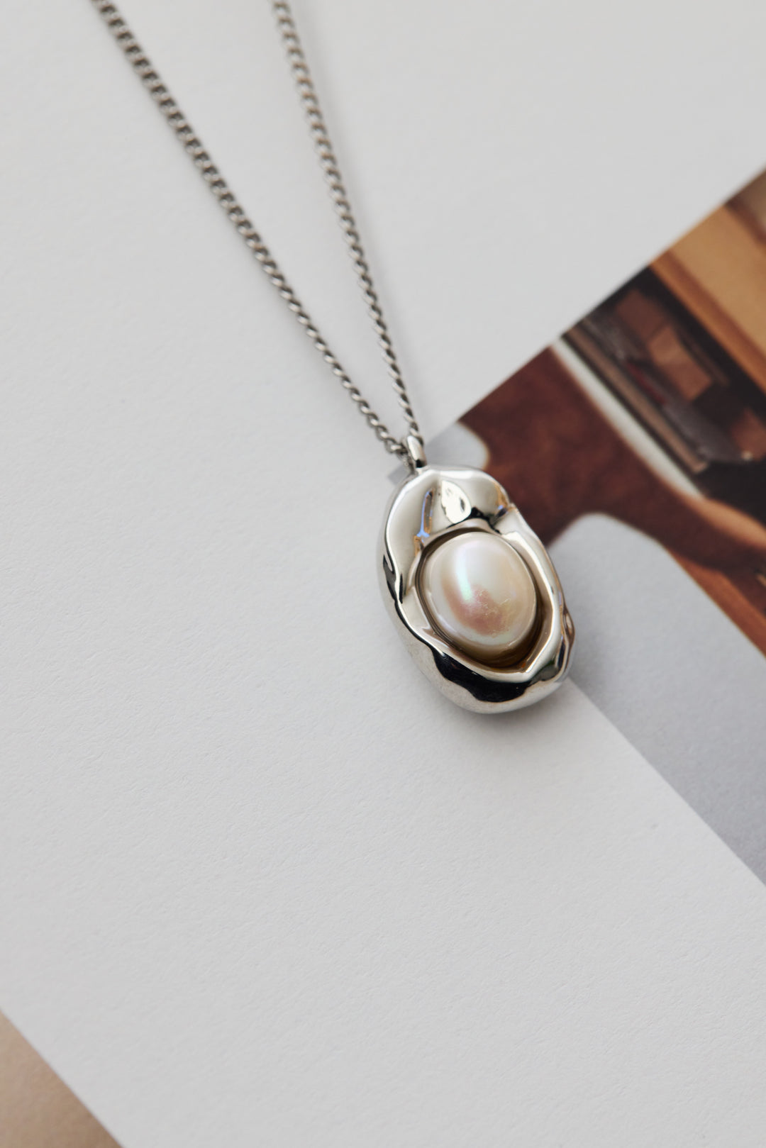 メタルプレートパールネックレス