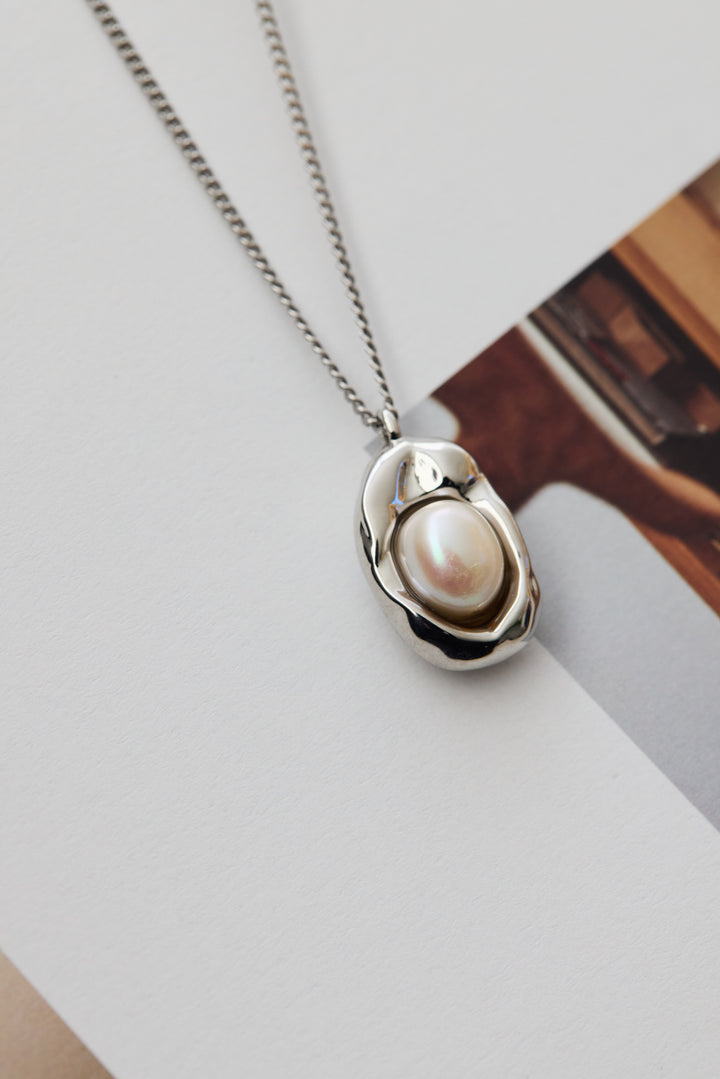 メタルプレートパールネックレス