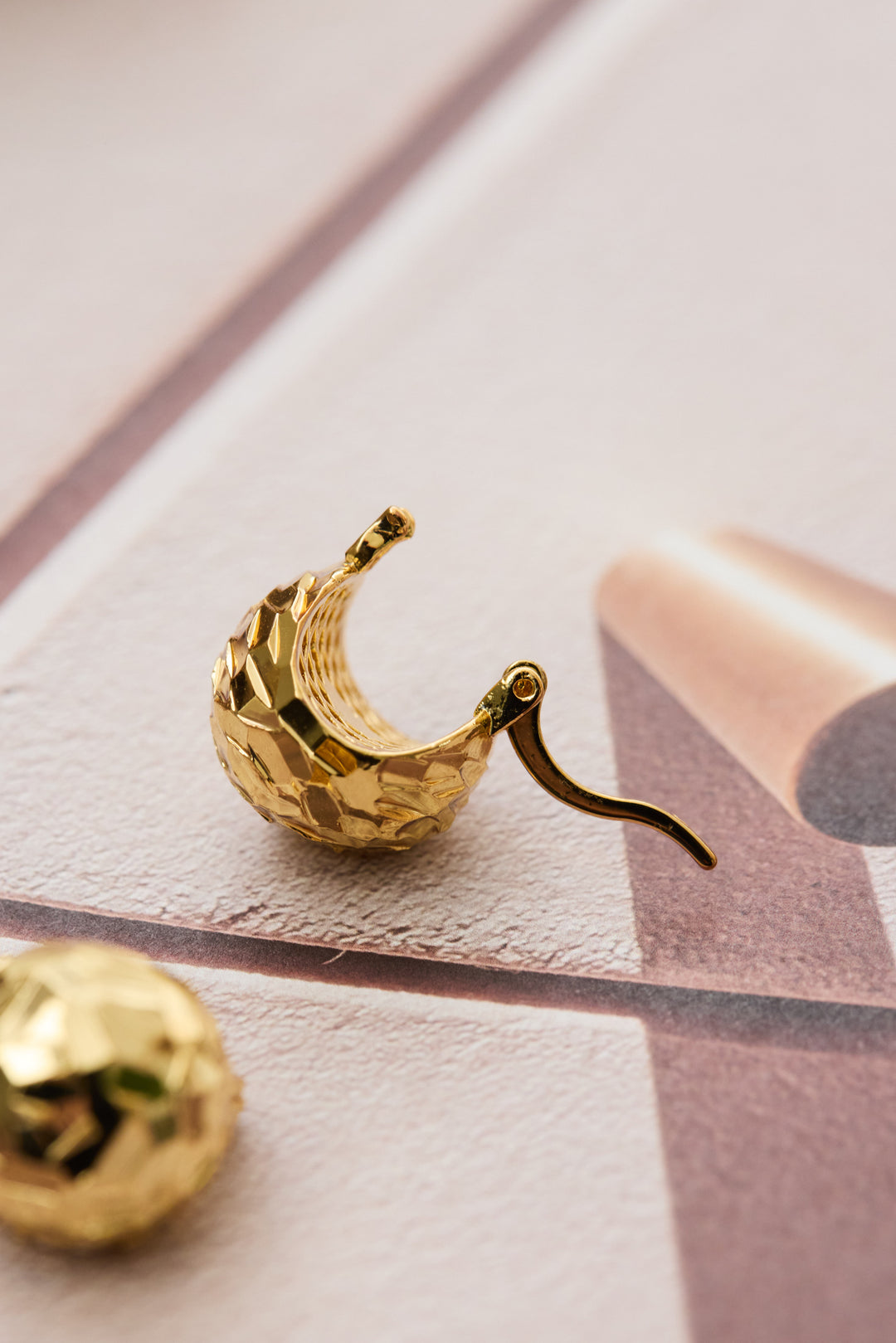 メタリックボールピアス